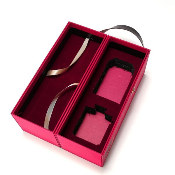 Portable foldable magnetic Wine box