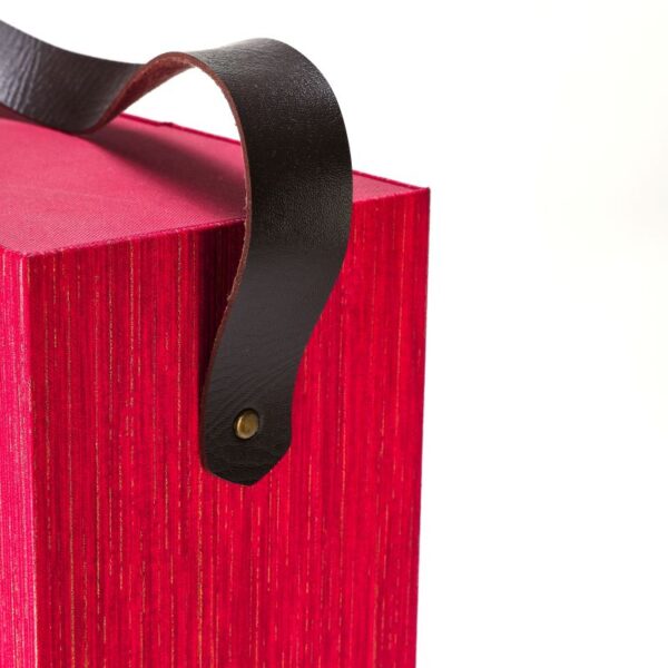 Portable foldable magnetic Wine box