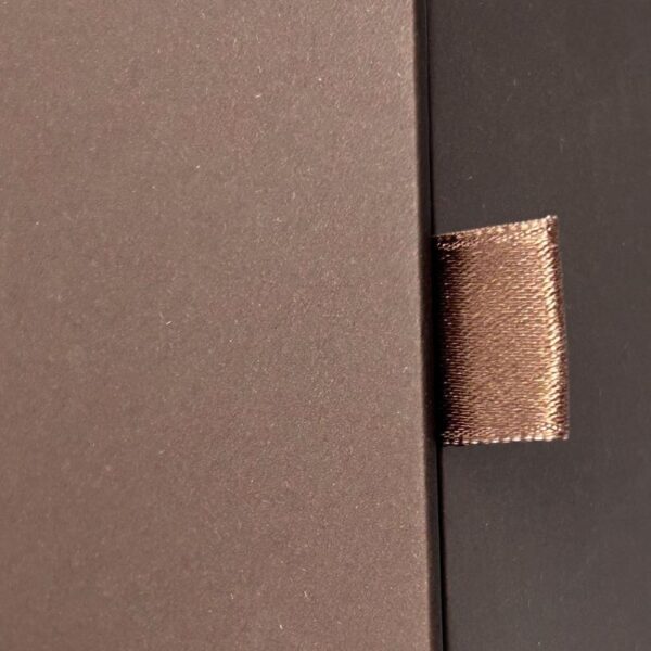 Foldable magnetic closure perfume box